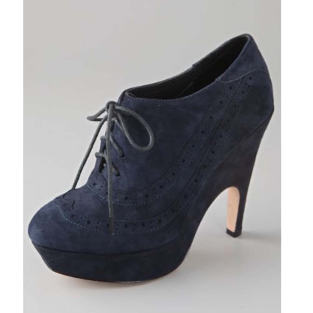 Great condition! Dolce Vita size 8 suede booties!!